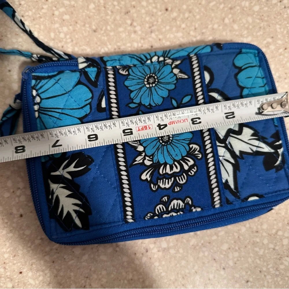 Vera Bradley Floral Quilted Wristlet Small Tech Wallet Bayou Blue Pattern NWOT